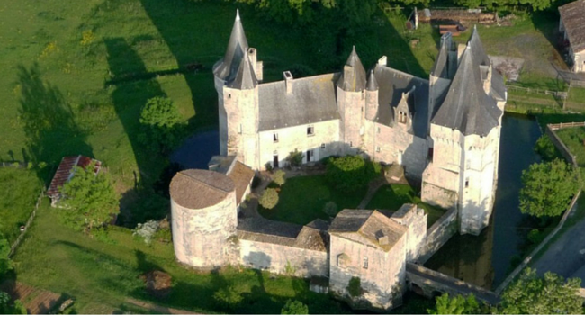 Château_de_cherveux_Mairais_Poite_vin_camping_car